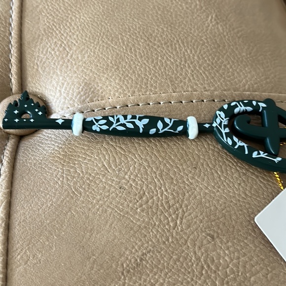 Disney’s exclusive, key and black and white with a castle - Picture 4 of 6